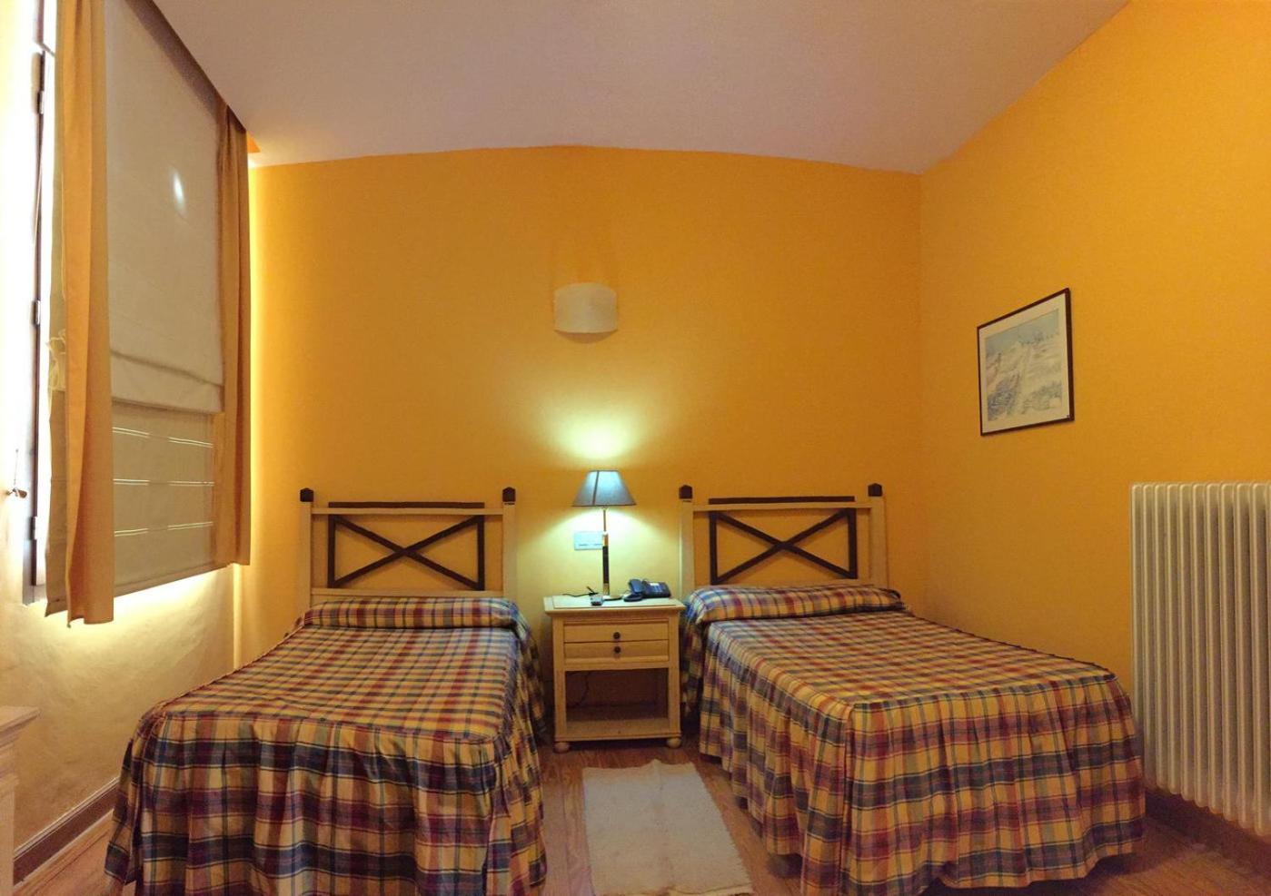 Hotel Rural El Valle Barruelo de Santullán Esterno foto